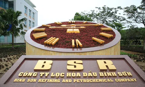 Biểu tượng đồng hồ ở Nhà máy lọc dầu Dung Quất